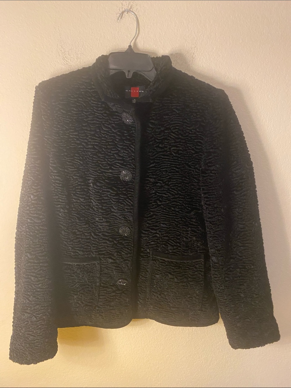 Gallery Black Faux-Fur Textured Button Jacket